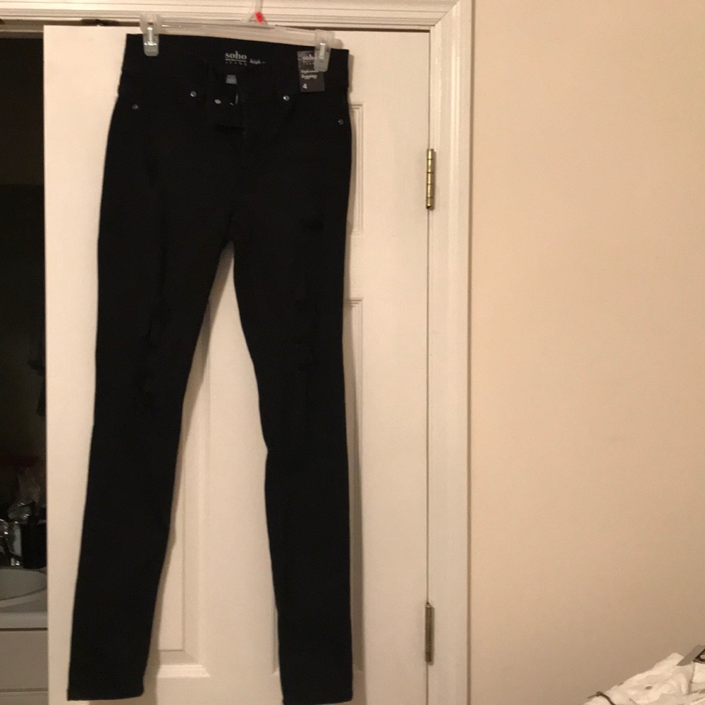 Ny & Company black distressed jeggings